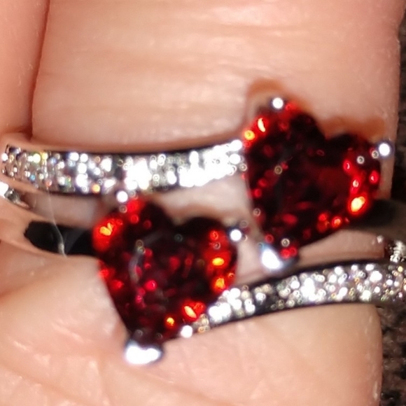 Woman's 2 Heart Ring 925 Sterling red garnet - Picture 2 of 9